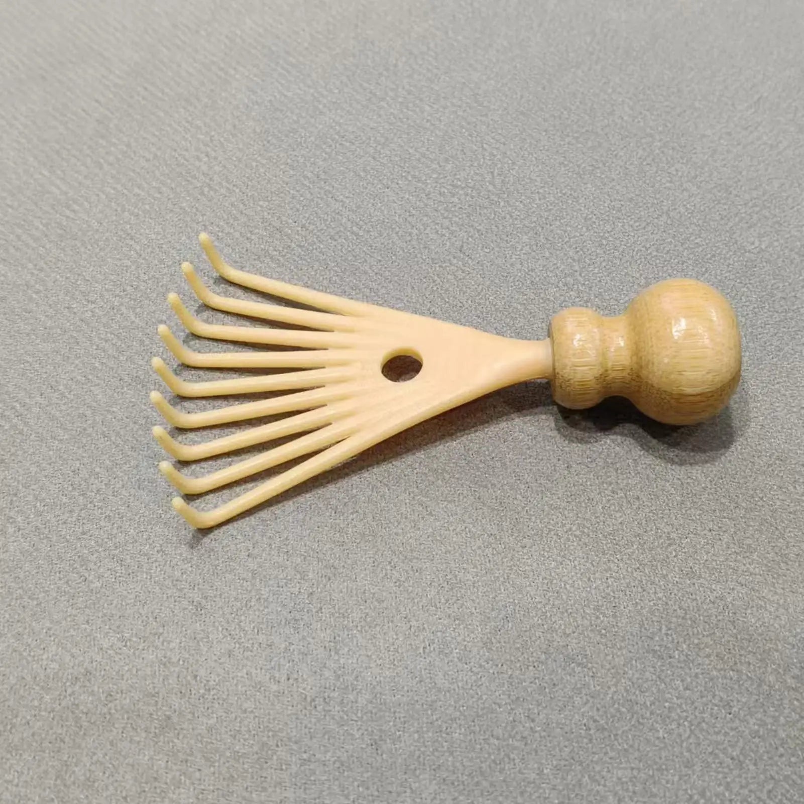 Scalp Massager Manual Head Relaxation Scratcher Scalp Massage Stimulator for Men Women Parents Mom Dad Home Office School Travel