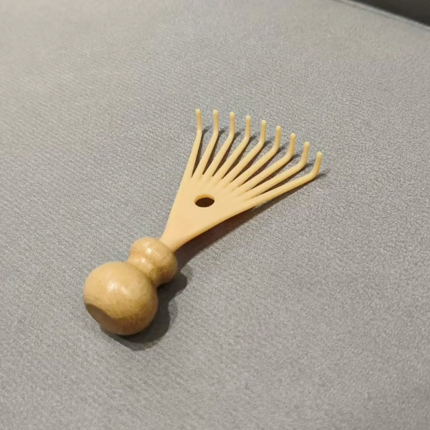 Scalp Massager Manual Head Relaxation Scratcher Scalp Massage Stimulator for Men Women Parents Mom Dad Home Office School Travel