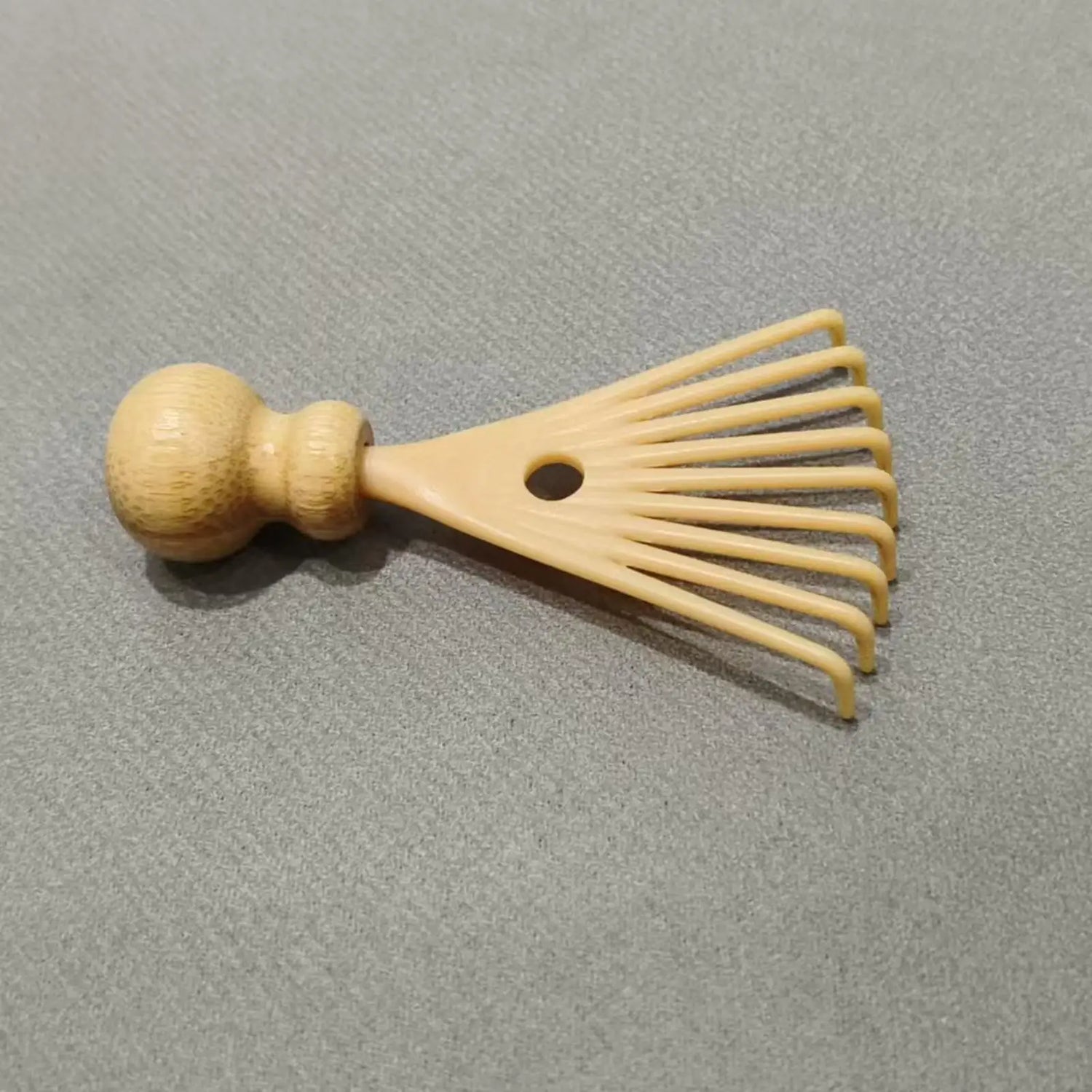 Scalp Massager Manual Head Relaxation Scratcher Scalp Massage Stimulator for Men Women Parents Mom Dad Home Office School Travel